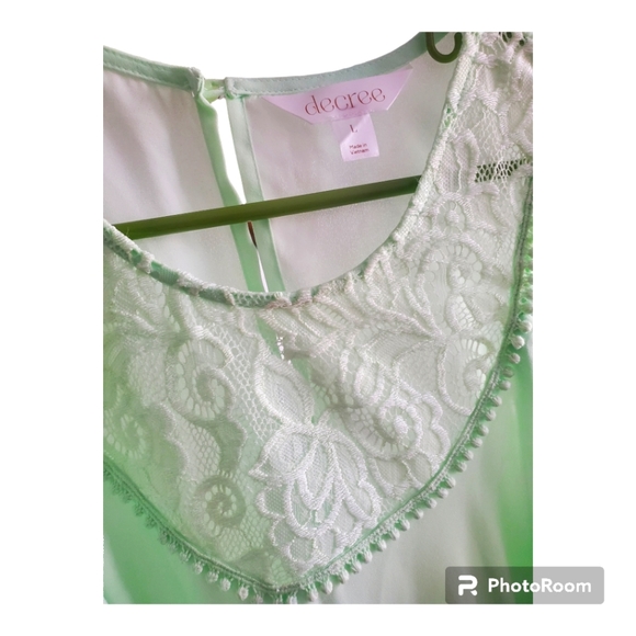 Shoulder cutout tunic - Picture 2 of 4